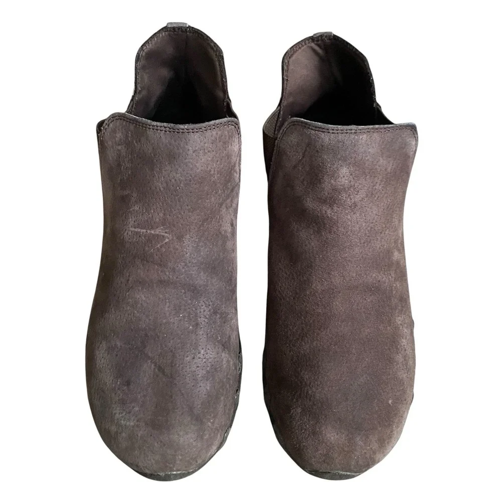 Skechers Ankle Chelsea Booties 8.5 EU 38.5 Taupe Suede Leather Flat Everyday